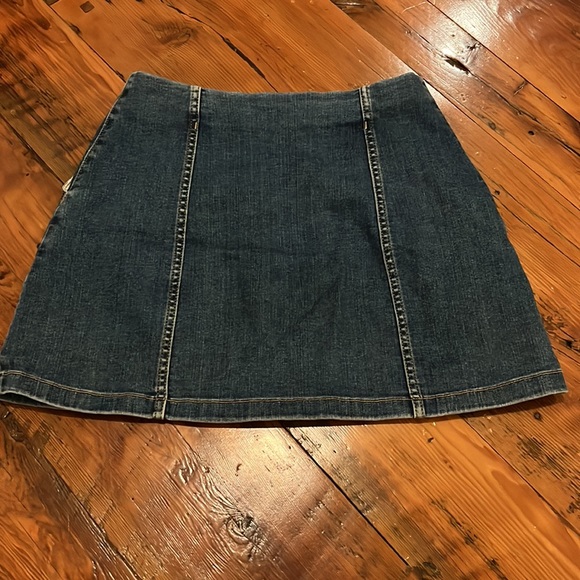 Aritzia Wilfred Free Jean Skirt with Buttons - Picture 3 of 3